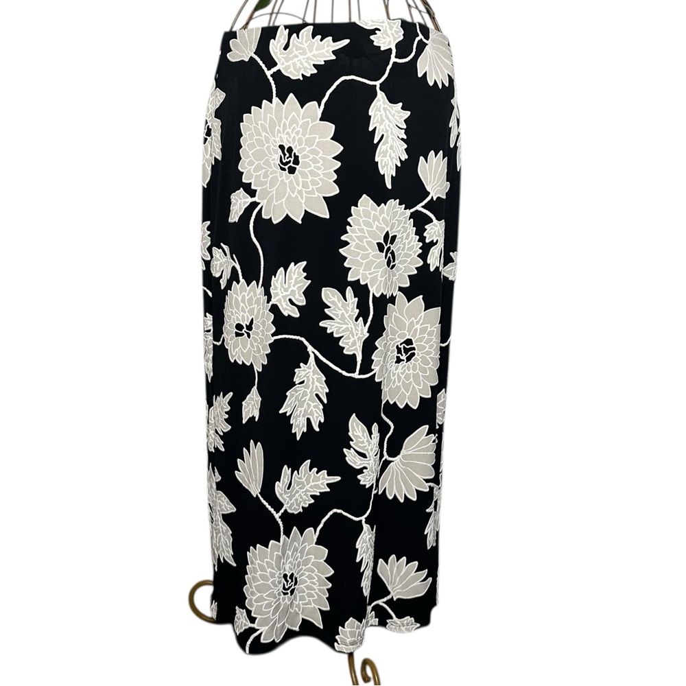 NYCC Black and Gray Floral Embroidered Maxi Skirt - Jersey Stretch - Women’s L